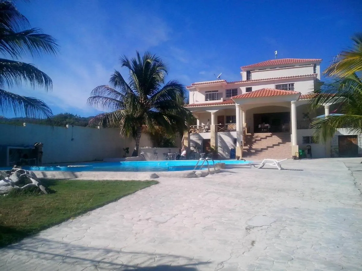 Hotel La Saladilla Beach Club Barahona 4*,